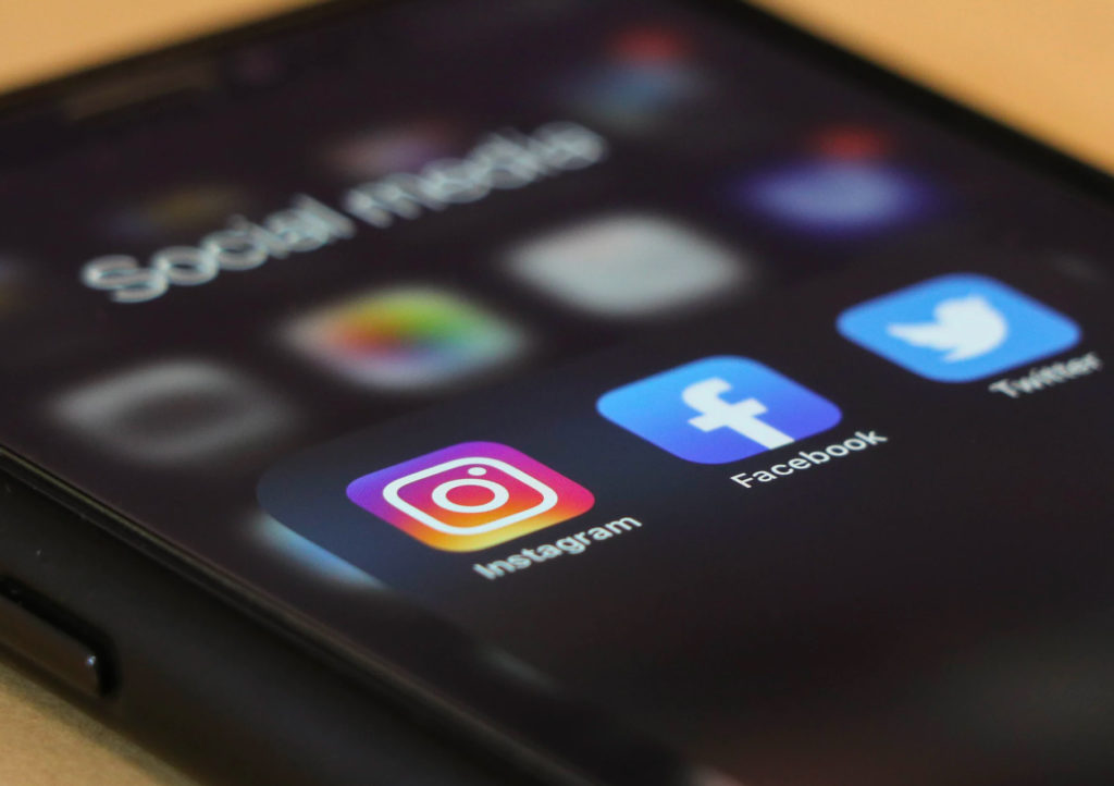 social-media-phone social-media-phone